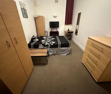 Room in a Shared Flat, Goodhall St, NW10 - Photo 2