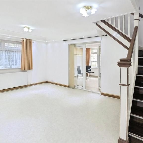 5 bedroom detached house to rent - Photo 1