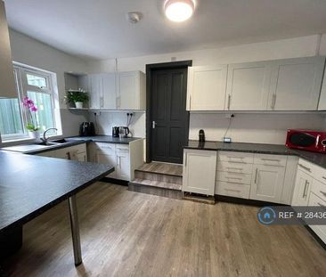 1 bedroom in a house share to rent - Photo 5