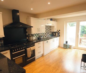 4 bedroom detached house to rent - Photo 5