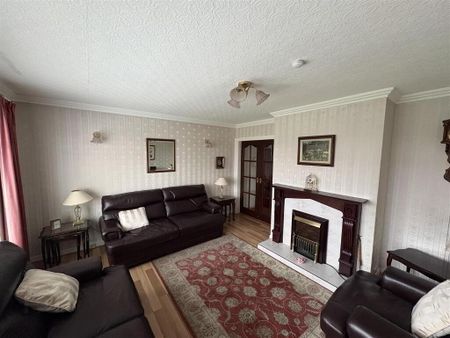 4 Lynne Road, Bangor, BT19 1NT - Photo 2