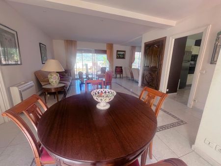 Location Appartement 4 pièces 144m² CASSIS 13260 - Photo 2