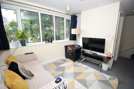 2 bedroom Student Maisonette to rent in Otterburn Villas, Newcastle Upon Tyne - Photo 2