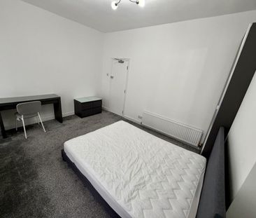 3 bedroom terraced house to rent - Photo 6