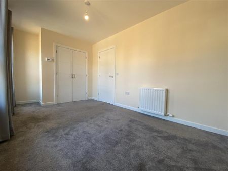3 bedroom end of terrace house to rent - Photo 4