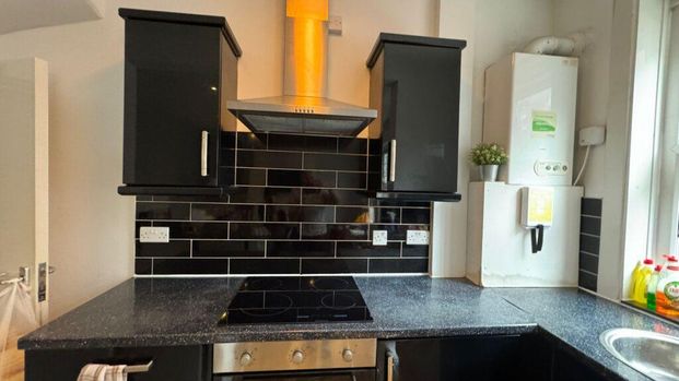 3 bedroom end of terrace house to rent - Photo 1