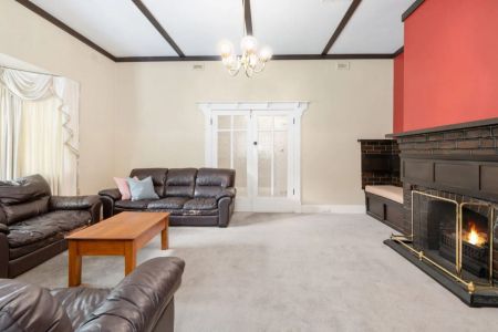 Brilliantly Located! An Idyllic Lifestyle Awaits! - Photo 2