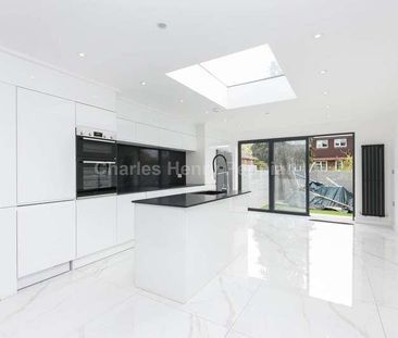Manor Farm Drive, Chingford, E4 - Photo 3