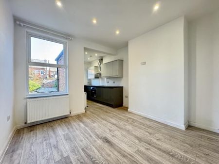3 Bed Terraced House, Oakland Road, S6 - Photo 3