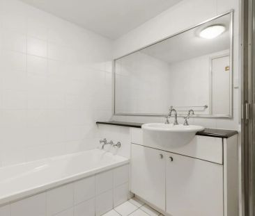 Spacious Two-Bedroom Apartment with Resort-Style Facilities - Photo 1