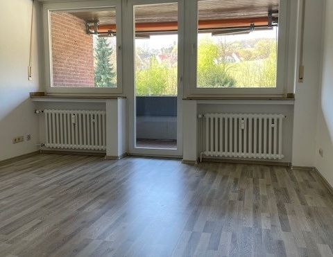 Schöne helle 2 ½ Zimmer-Wohnung mit zwei Balkonen mitten im Grünen – - Foto 1