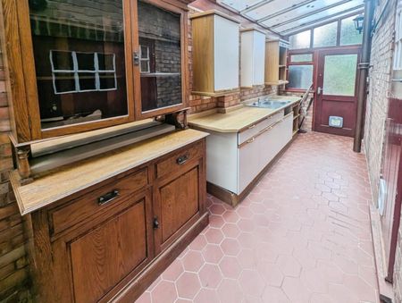 4 bedroom House To Let - Photo 2