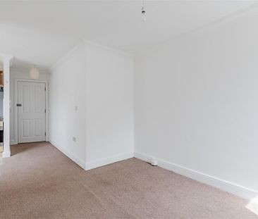 Cambridge Road, Eastbourne - Photo 6