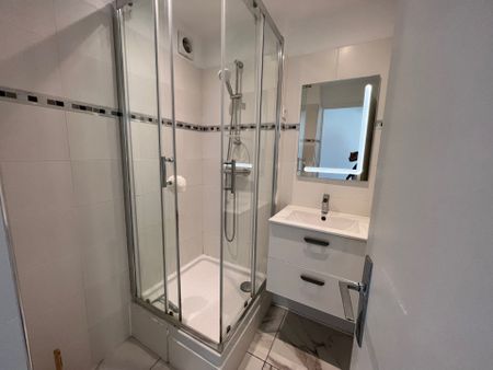 Location Appartement 3 pièces 54m² MARSEILLE 5ème - Photo 5