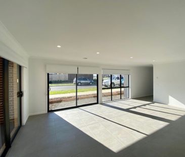 Modern Townhouse - Photo 4