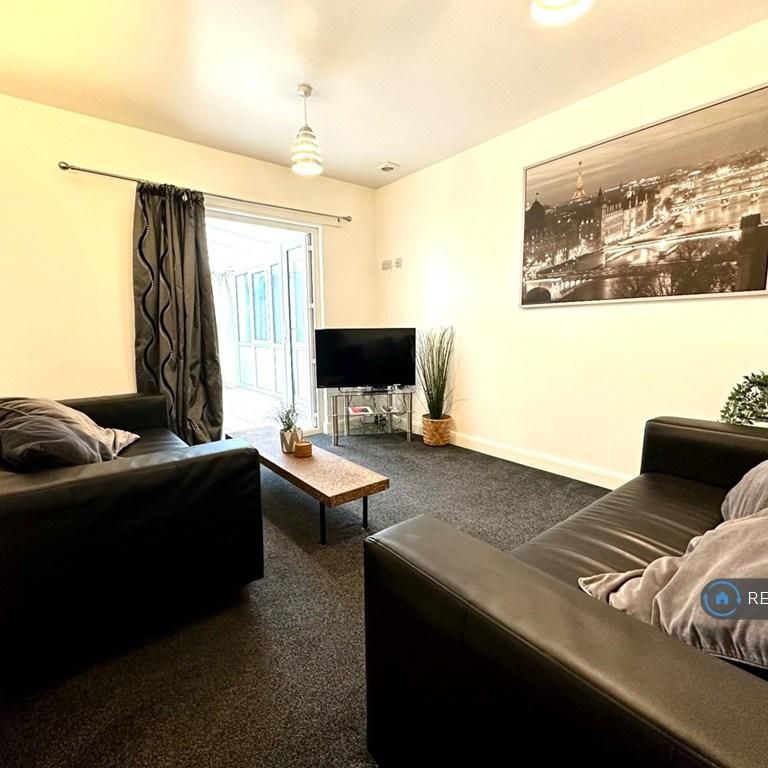 7 bedroom terraced house to rent - Photo 1