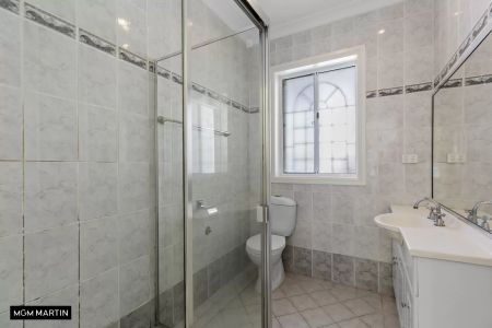 MGM MARTIN – A SPACIOUS, FOUR BEDROOM FRESHLY UPDATED FAMILY HOME - Photo 5