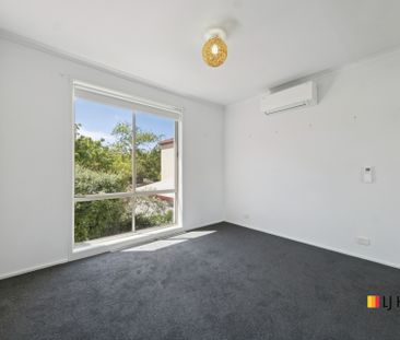 Family Living In Popular Amaroo - Photo 4