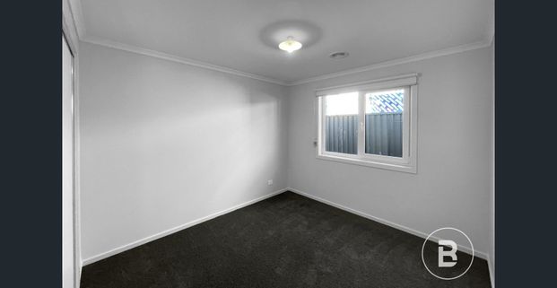 BRAND NEW LUXURY LIVING IN PRIME WINTER VALLEY LOCATION - Photo 1