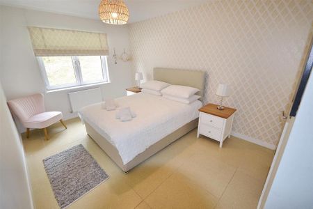 3 bedroom detached bungalow to rent - Photo 4