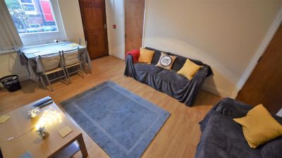 10 bedroom House in & 25 Hessle Mount, Leeds - Photo 1