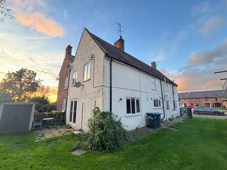 4 bedroom semi-detached house to rent - Photo 2
