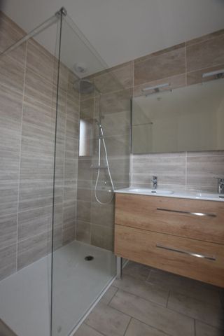 Location Maison 5 pièces 81m² - Photo 3