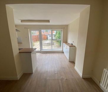 2 bedroom semi-detached house to rent - Photo 6