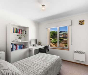 Quality Cambridge Home Offering Comfort and Convenience - Photo 5