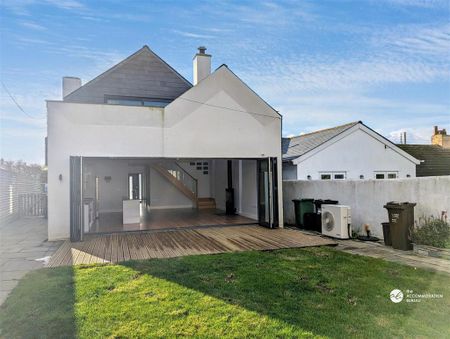 4 bedroom detached house to rent - Photo 2