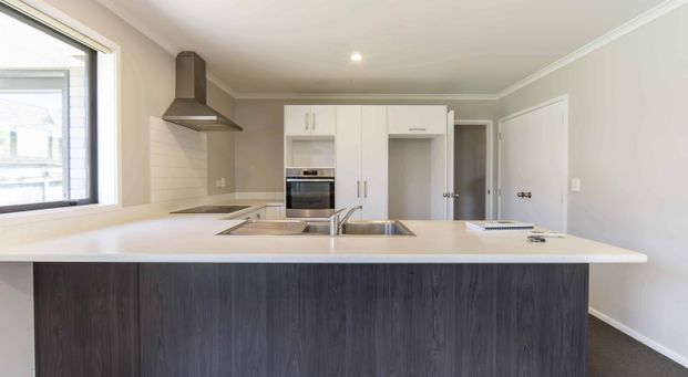 Executive Family Home - Photo 1