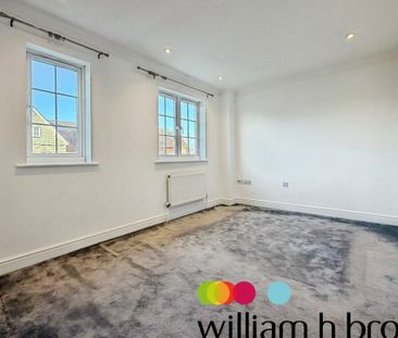 Radvald Chase, Colchester - Photo 1