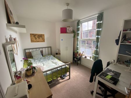 6 Bed Semi-Detached House, North View, L7 - Photo 2