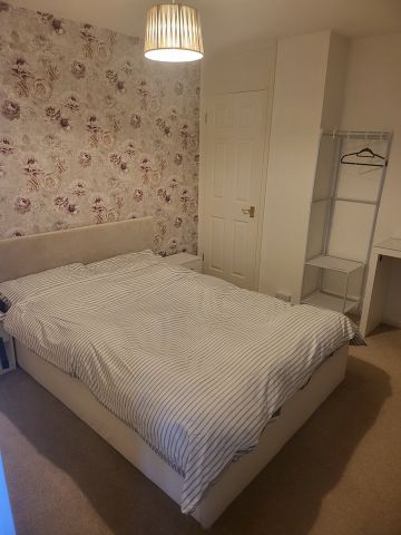 3 Bed Semi-Detached House, Gresham Close, LU2 - Photo 4