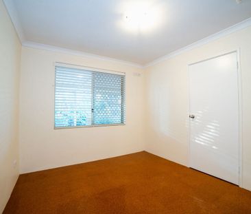 Spacious Family Haven with Charm, Comfort & Fruit Trees – A Perfect... - Photo 3