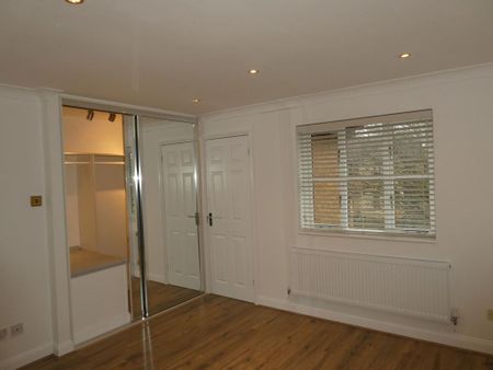 4 bedroom detached house to rent - Photo 2