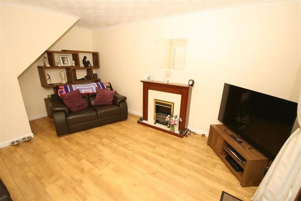 3 bedroom semi-detached house to rent - Photo 1