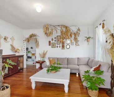 Family Home - Photo 4