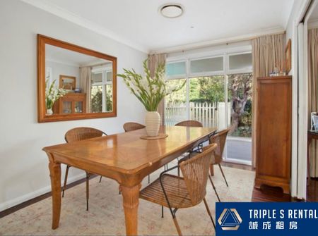 Spacious modern three bedrooms plus one big study room & Outdoor pool and stunning private garden & Furnitures option & Energy saver with solar panel - Photo 3