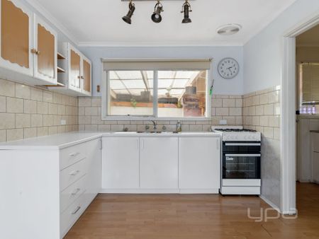 3 BEDROOM FAMILY HOME - Photo 2