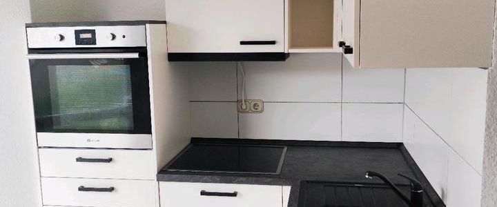 * 2 Zimmer * frisch renoviert * EBK * - Foto 1