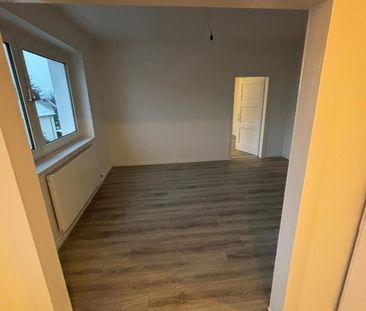 !!Platz für die ganze Familie!! Frisch RENOVIERTE 4-Zimmerwohnung** - Foto 6