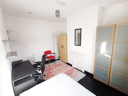 Delph Mount, Woodhouse - Photo 3