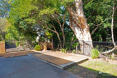 3 Bedroom Home in coveted Little Beach Location. - Photo 4