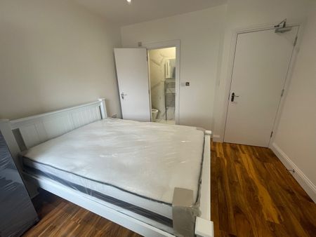 Room in a Shared Flat, Emmanuel House, CR2 - Photo 3