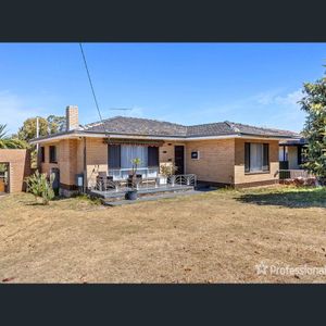 17 Runnymede Gate, Wellard, WA 6170 - Photo 2