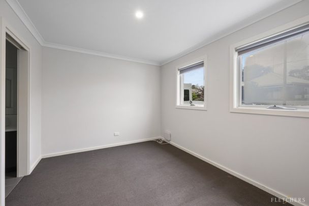 Low Maintenance Townhouse Close to Ballarat Cbd - Photo 1