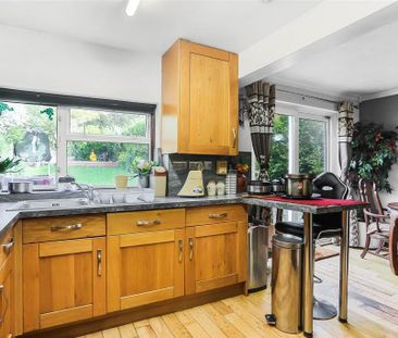 4 bedroom semi-detached house to rent - Photo 3