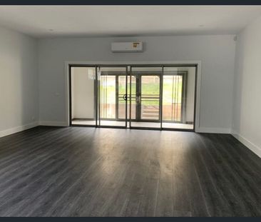 TOWNHOUSE WITH MODERN FINISHES - Photo 5