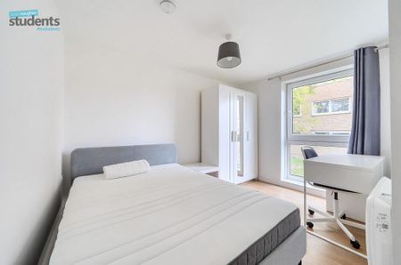 4 bedroom flat to rent - Photo 3